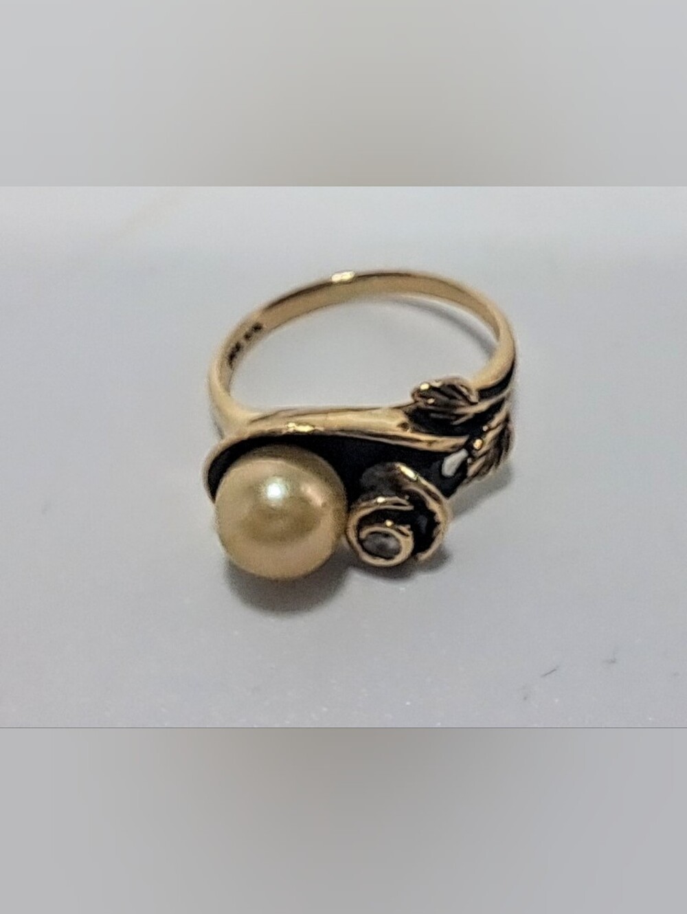 Vintage 14K Yellow Gold Cultured Pearl & Diamond Accent Leaf Ring Size 5.5 - Picture 5 of 5